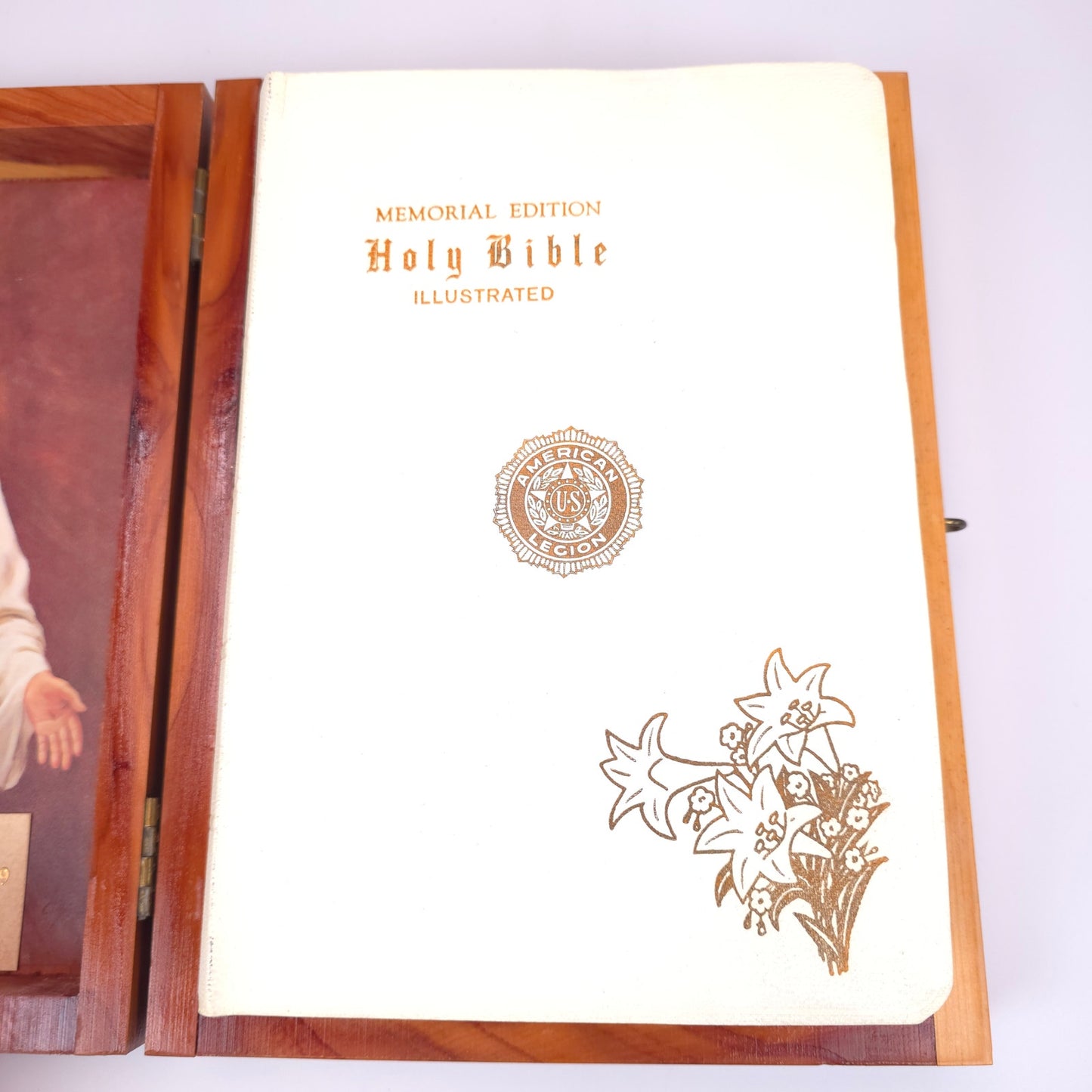 1958 Memorial Holy Bible American Legion KJV with Wood Storage Box Gilt Gilding