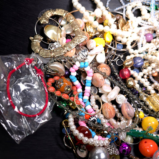 1 lb Vintage to Now Mixed Jewelry Lot Costume Craft Repair Resale JL19