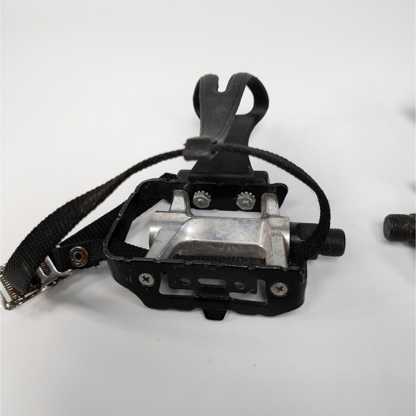 Wellgo LU-944 Bike Pedals with Toe Cages