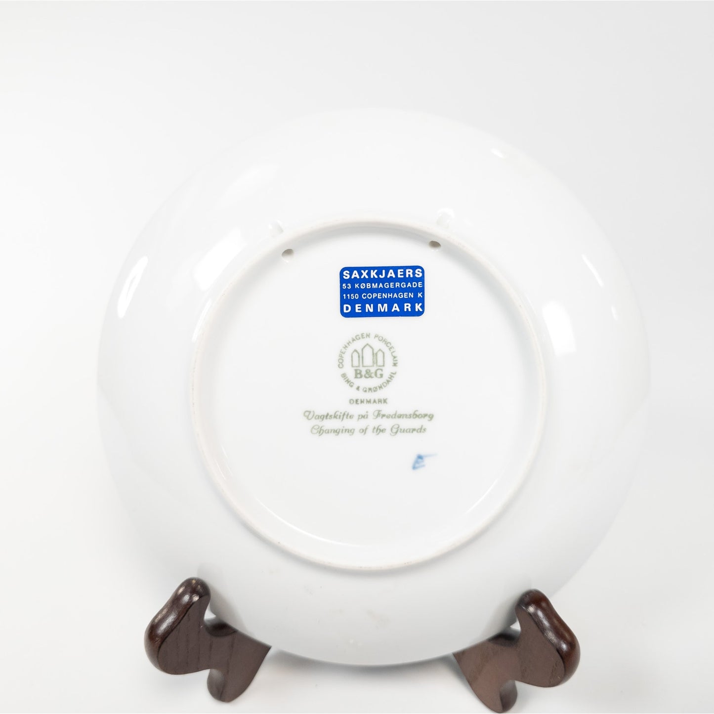 1990 Royal Copenhagen Denmark Christmas Plate Changing of the Guards