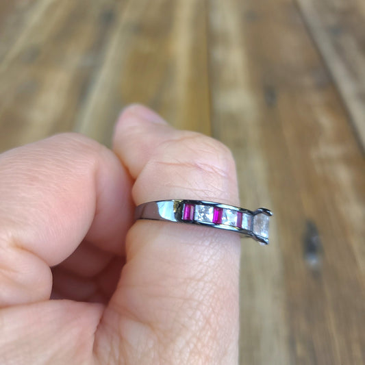 925 Glass Rhinestone Heart Shaped Middle Stone & Ruby Size 9.25 Ring