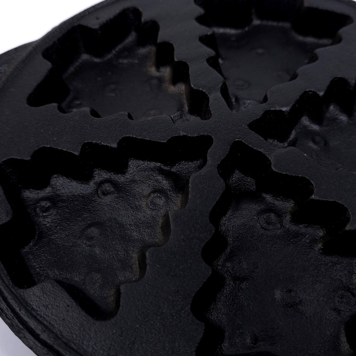 Lillian Vernon Cast Iron Christmas Tree Cookie Muffin Brownie Pan