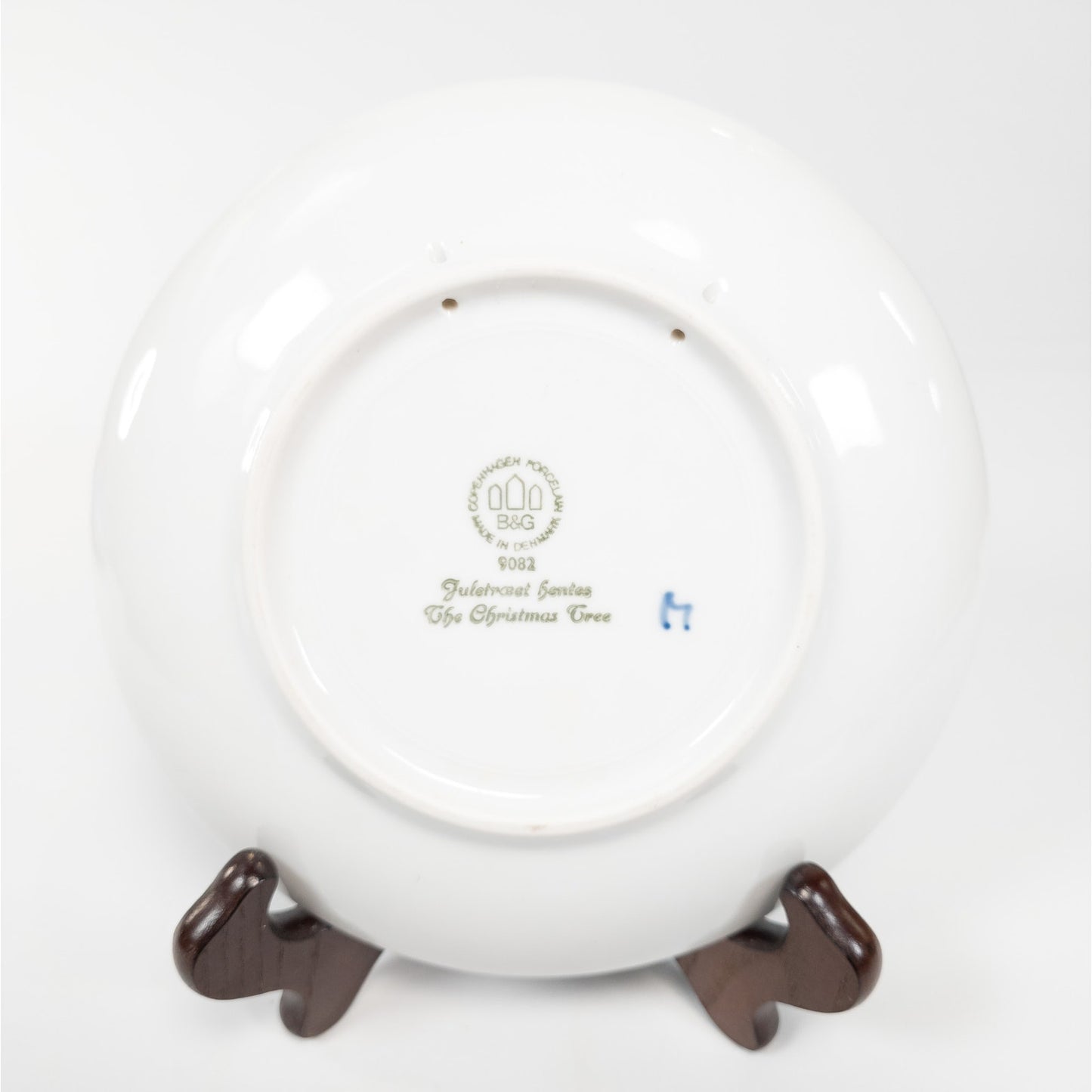 1982 Royal Copenhagen Denmark Christmas Plate The Christmas Tree