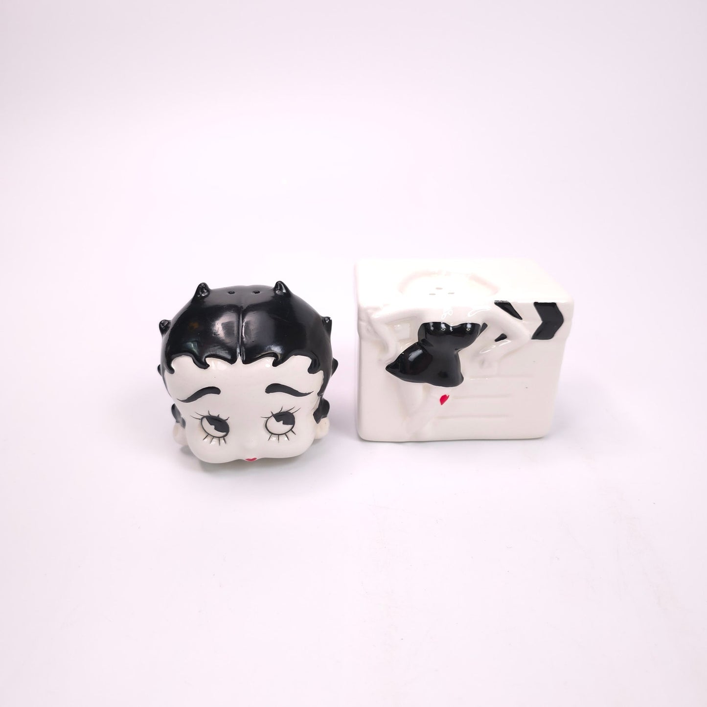 Betty Boop 1995 Ceramic Salt and Pepper Shaker with Removable Head