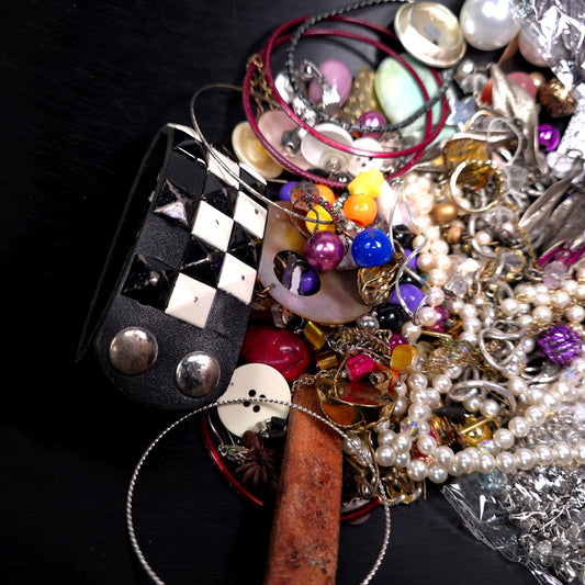 1 lb Vintage to Now Mixed Jewelry Lot Costume Craft Repair Resale JL15