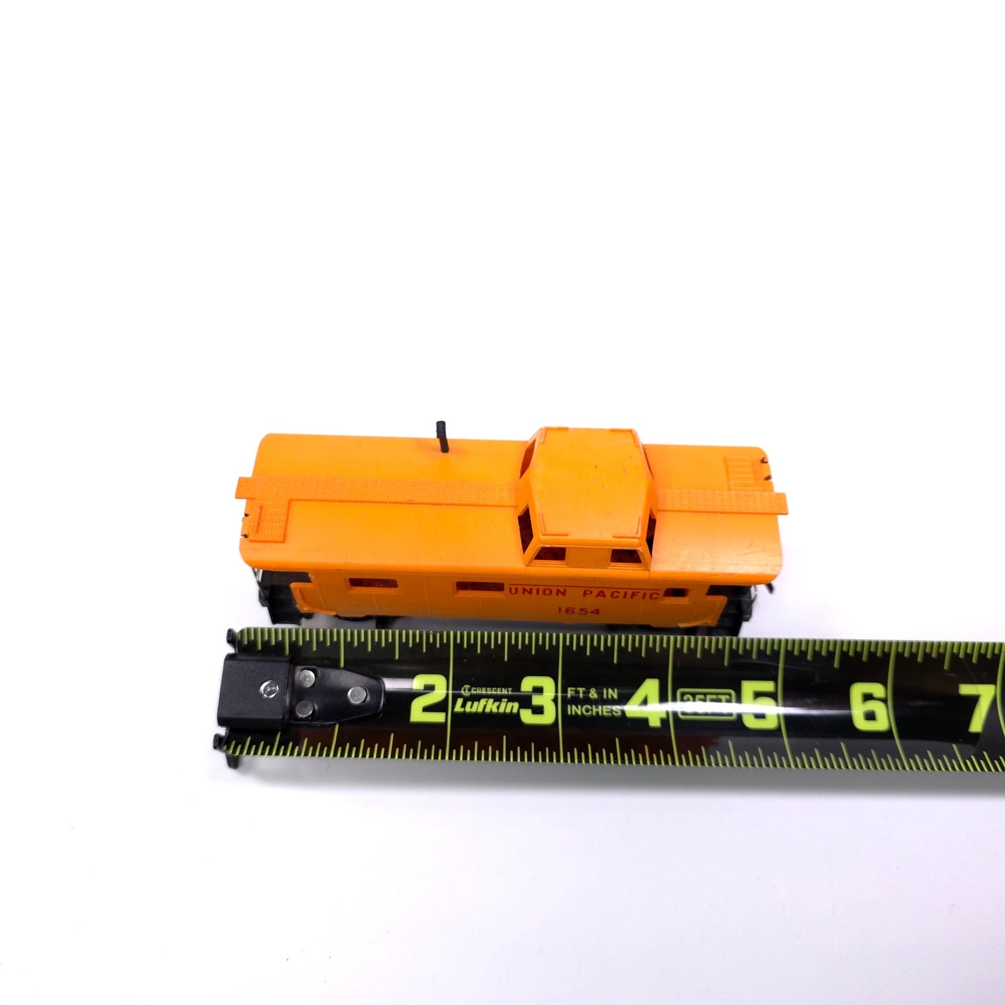 HO Scale Union Pacific 1654 Caboose Train Car