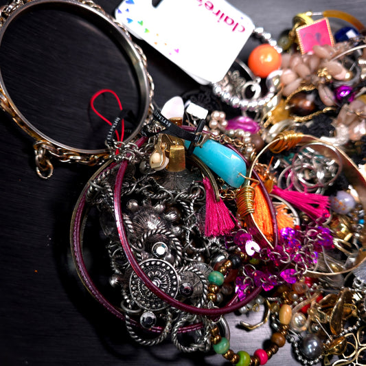 1 lb Vintage to Now Mixed Jewelry Lot Costume Craft Repair Resale JL11