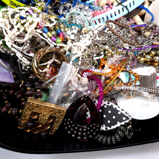 5 lb Vintage to Now Mixed Jewelry Lot Costume Craft Repair Resale JL9