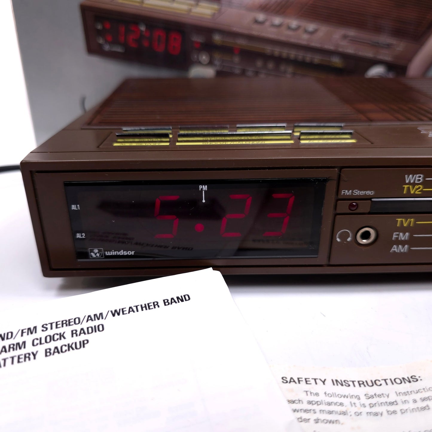 Vintage Windsor AM/FM Alarm Clock Radio Model 2560 FOR PARTS