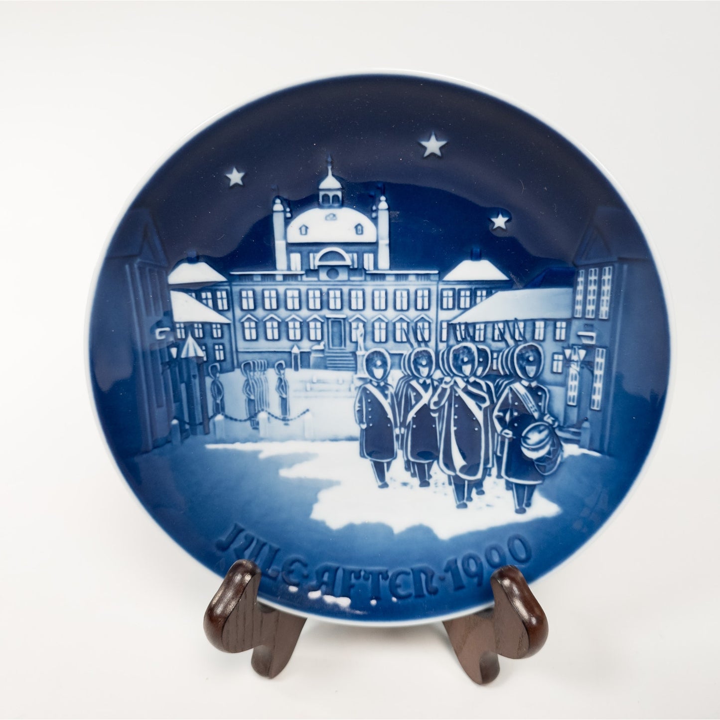1990 Royal Copenhagen Denmark Christmas Plate Changing of the Guards