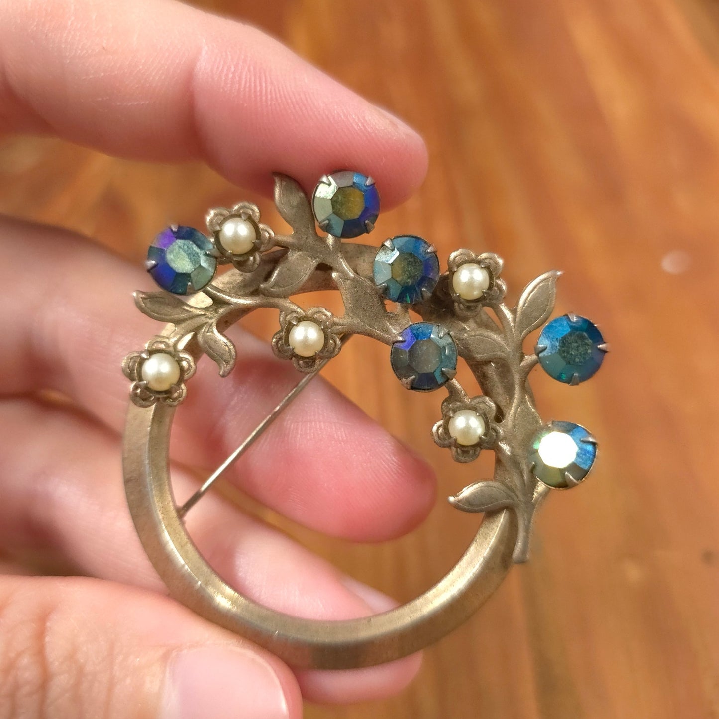 Antique Unbranded Circle Wreath Rhinestone Gemstone Gold-Tone Brooch Pin