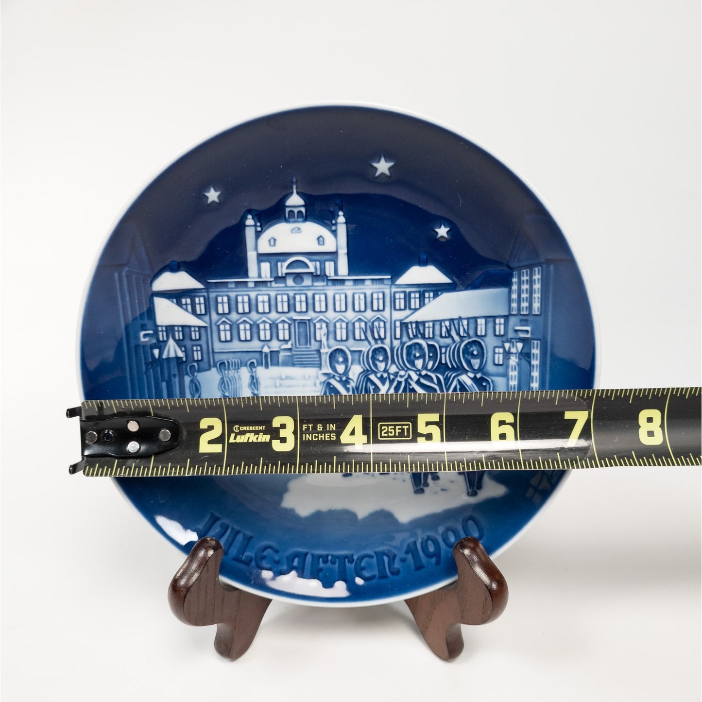 1990 Royal Copenhagen Denmark Christmas Plate Changing of the Guards
