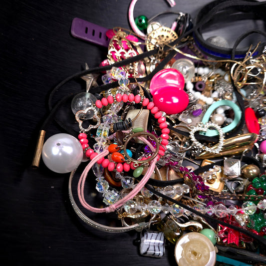 1 lb Vintage to Now Mixed Jewelry Lot Costume Craft Repair Resale JL24