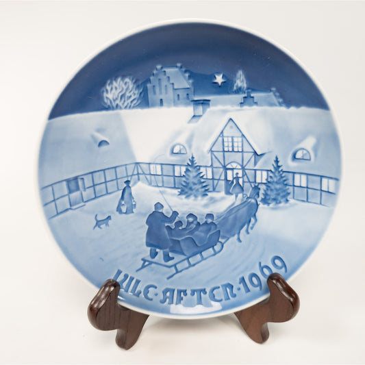 1969 Royal Copenhagen Denmark Christmas Plate Arrival of Christmas Guests