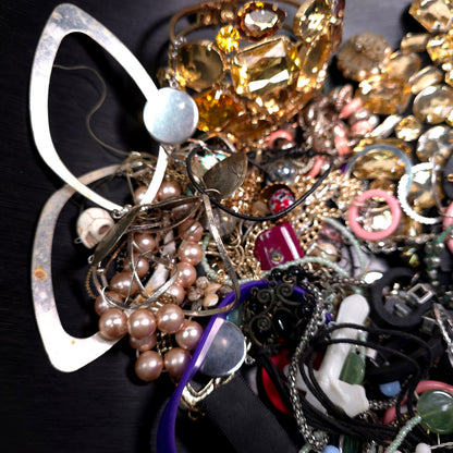 1 lb Vintage to Now Mixed Jewelry Lot Costume Craft Repair Resale JL18