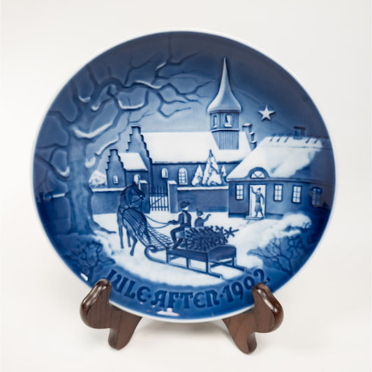 1992 Royal Copenhagen Denmark Christmas Plate The Pastor's Christmas