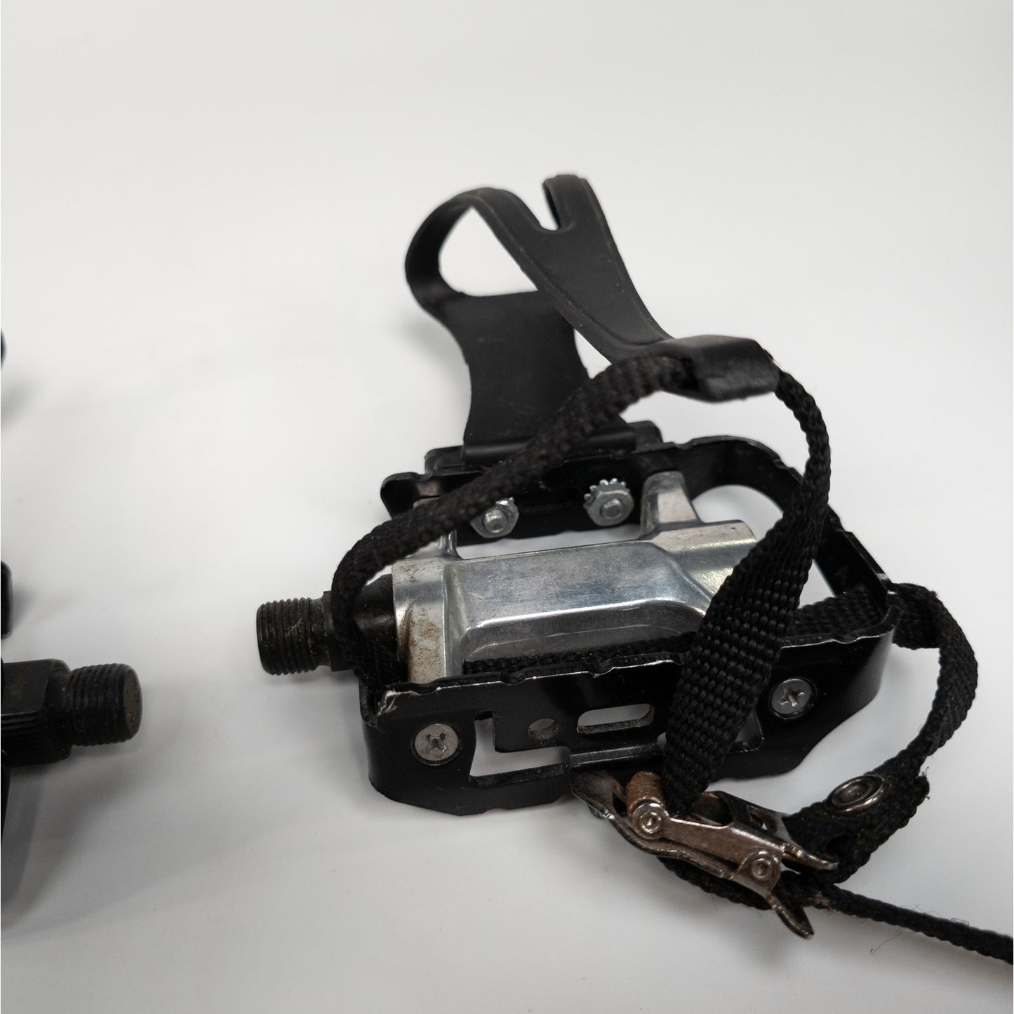 Wellgo LU-944 Bike Pedals with Toe Cages