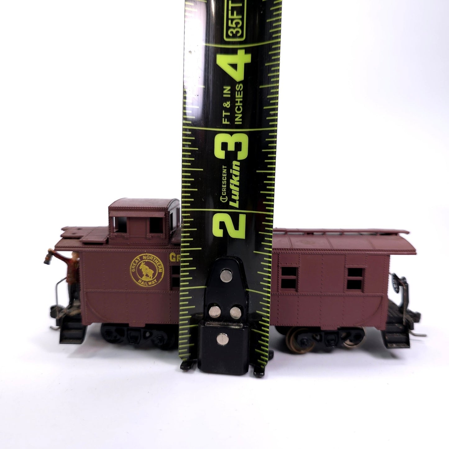 HO Scale Great Northern X270 Caboose Train Car
