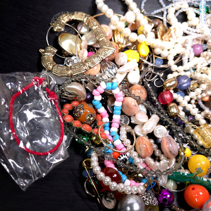 1 lb Vintage to Now Mixed Jewelry Lot Costume Craft Repair Resale JL19
