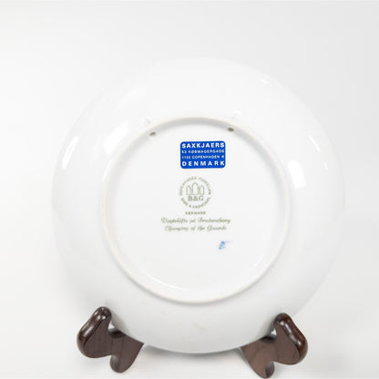 1990 Royal Copenhagen Denmark Christmas Plate Changing of the Guards