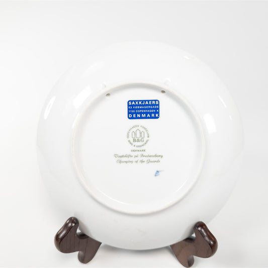 1990 Royal Copenhagen Denmark Christmas Plate Changing of the Guards