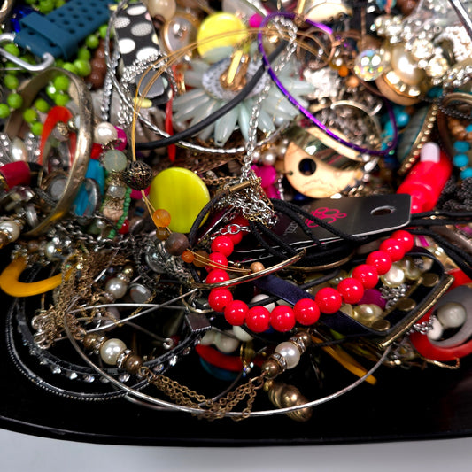5 lb Vintage to Now Mixed Jewelry Lot Costume Craft Repair Resale JL4
