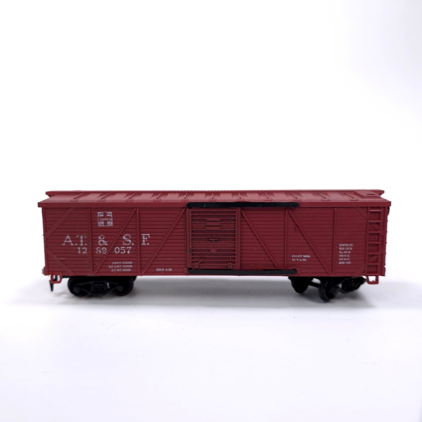 HO Scale Sante Fe & A.T. Red Box Car w/ Sliding Doors Train Car