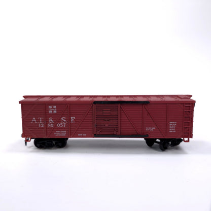 HO Scale Sante Fe & A.T. Red Box Car w/ Sliding Doors Train Car