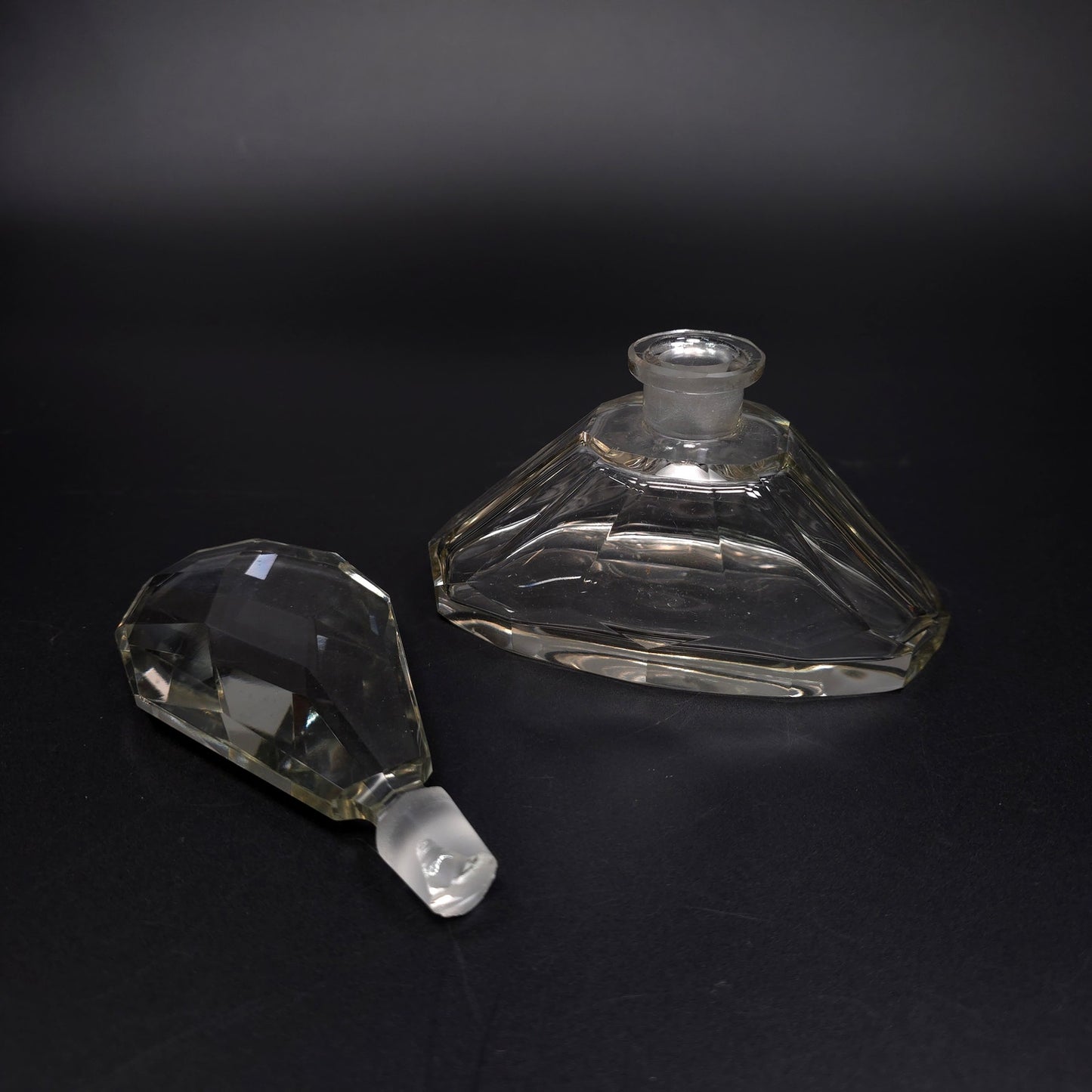 Vintage Art Deco MCM Crystal Perfume Bottle With Faceted Stopper