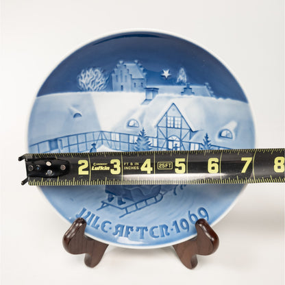 1969 Royal Copenhagen Denmark Christmas Plate Arrival of Christmas Guests
