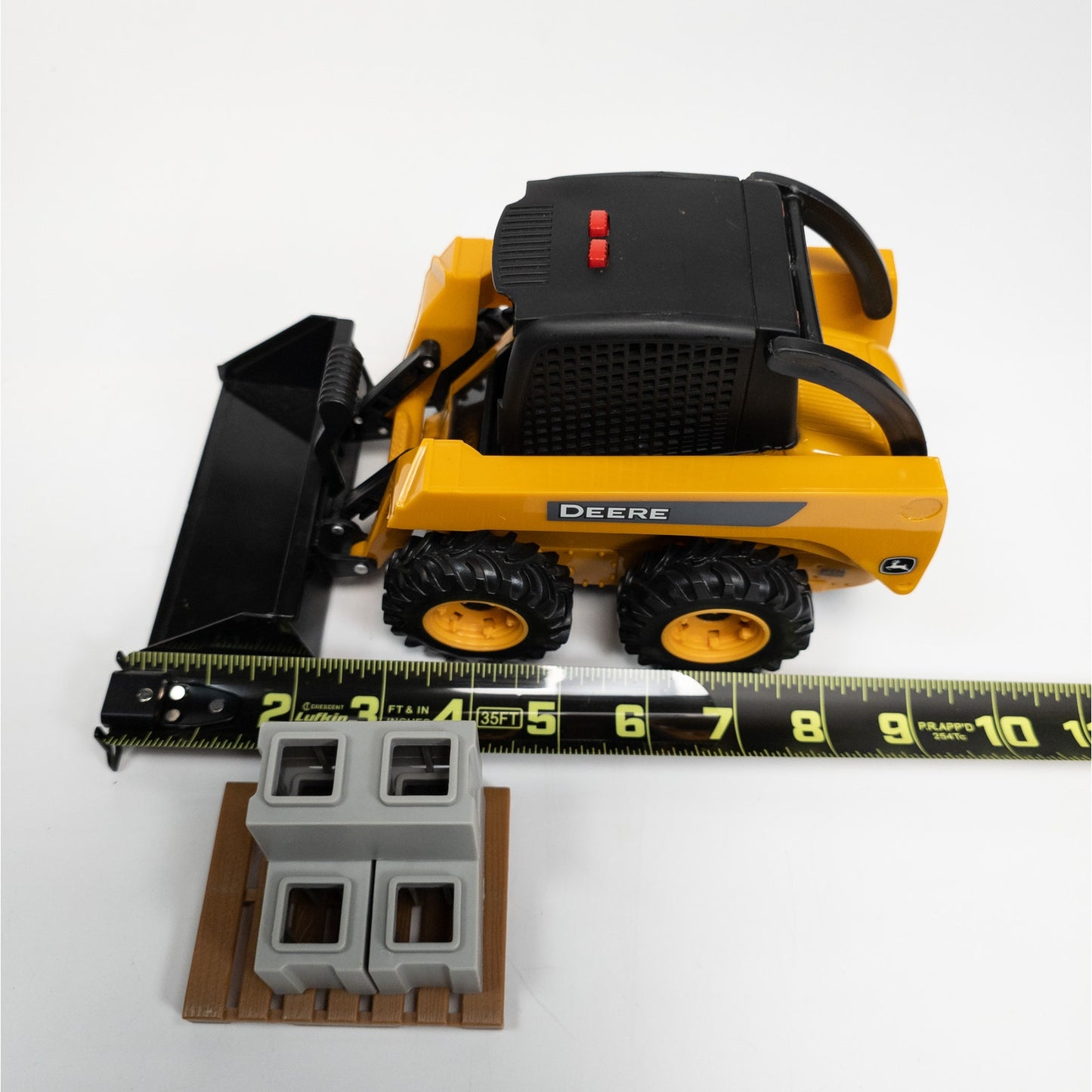 John Deere Ertl Skid Steer Battery Operated Toy F0517YL00 w/ Accessories