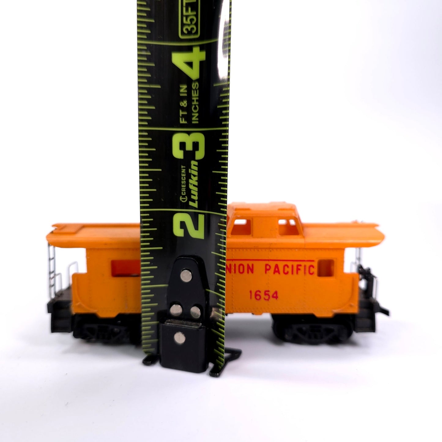 HO Scale Union Pacific 1654 Caboose Train Car