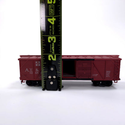 HO Scale Sante Fe & A.T. Red Box Car w/ Sliding Doors Train Car