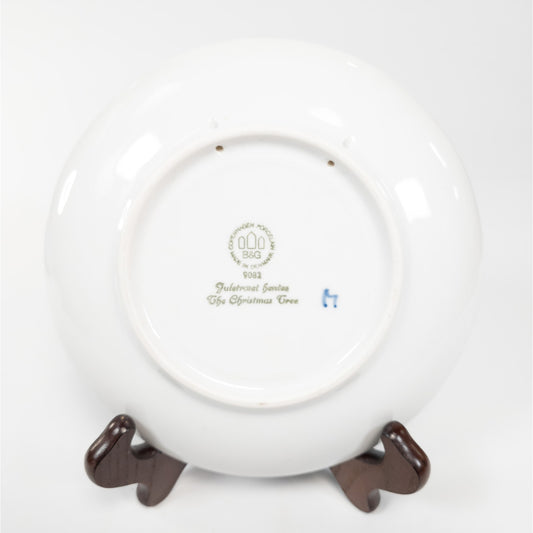 1982 Royal Copenhagen Denmark Christmas Plate The Christmas Tree