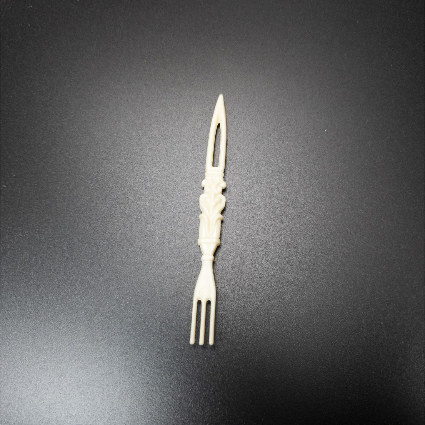 33 Appetizer Cocktail Forks Rose with Container Plastic Picks Hong Kong
