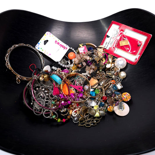 1 lb Vintage to Now Mixed Jewelry Lot Costume Craft Repair Resale JL11