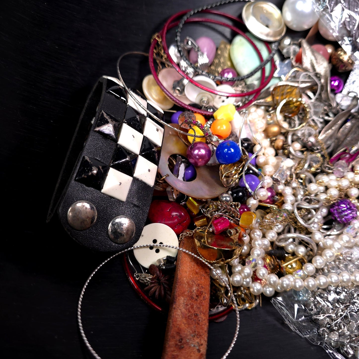 1 lb Vintage to Now Mixed Jewelry Lot Costume Craft Repair Resale JL15