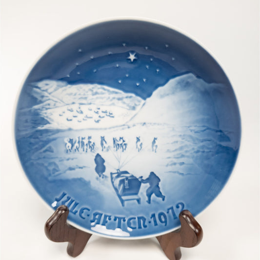 1972 Royal Copenhagen Denmark Christmas Plate Christmas in Greenland