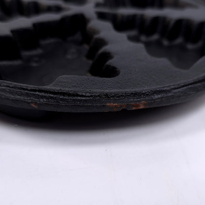 Lillian Vernon Cast Iron Christmas Tree Cookie Muffin Brownie Pan