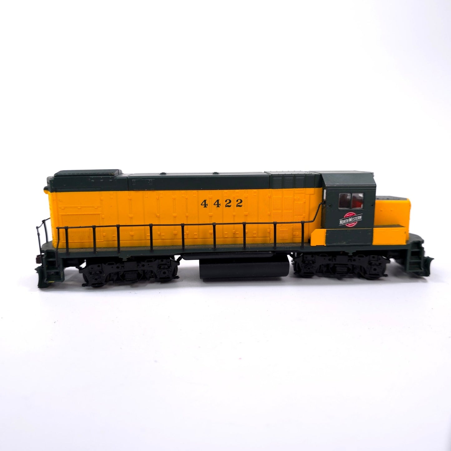 Walthers HO Scale Chicago North Western Railway GP15 Powered Locomotive 4422