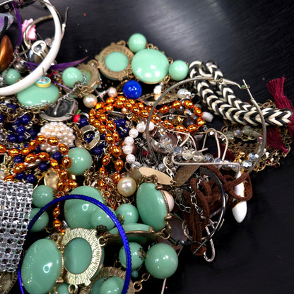 1 lb Vintage to Now Mixed Jewelry Lot Costume Craft Repair Resale JL27