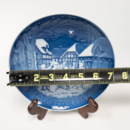 1987 Royal Copenhagen Denmark Christmas Plate The Snowman's Christmas Eve