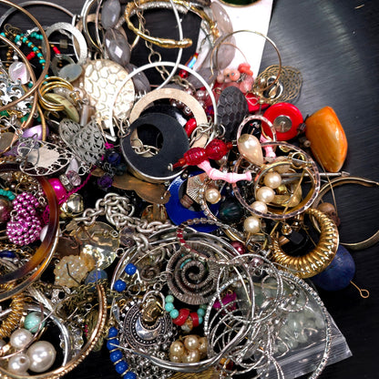 1 lb Vintage to Now Mixed Jewelry Lot Costume Craft Repair Resale JL16