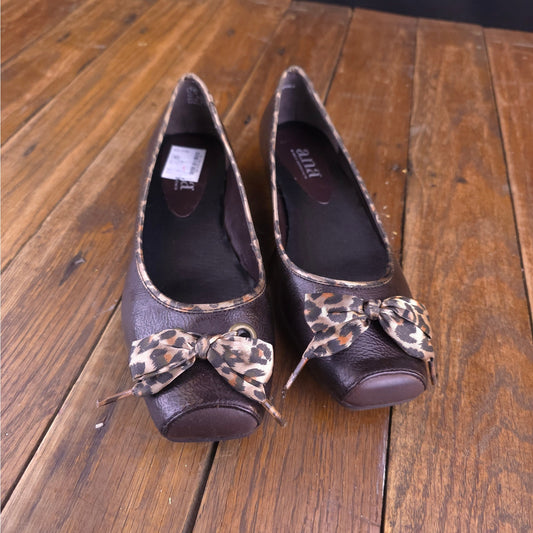 Ana Chloe Brown Leapord Cheetah Print Bow Women Size 7 Small Heel Classic