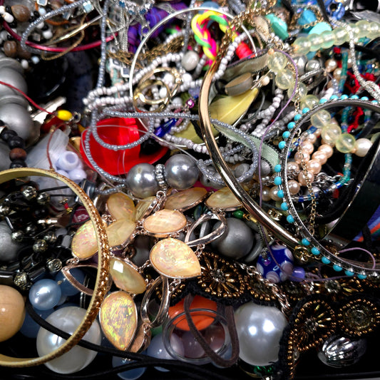 5 lb Vintage to Now Mixed Jewelry Lot Costume Craft Repair Resale JL2