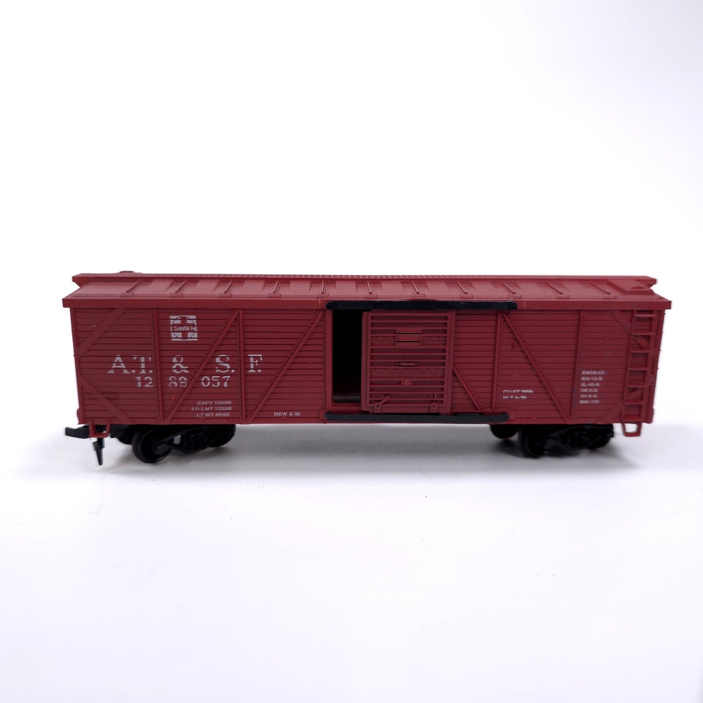 HO Scale Sante Fe & A.T. Red Box Car w/ Sliding Doors Train Car