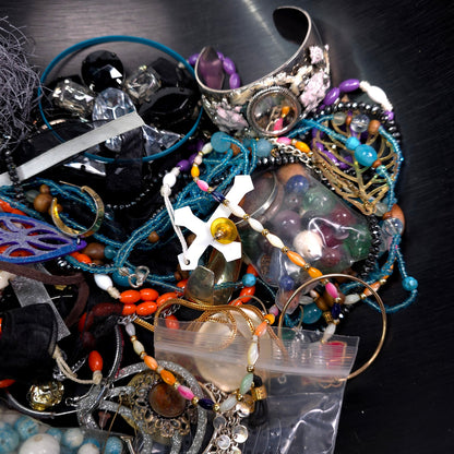 1 lb Vintage to Now Mixed Jewelry Lot Costume Craft Repair Resale JL20