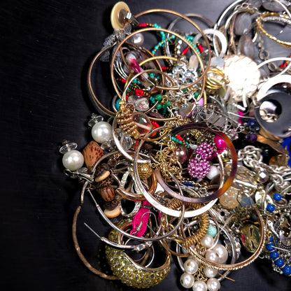 1 lb Vintage to Now Mixed Jewelry Lot Costume Craft Repair Resale JL16