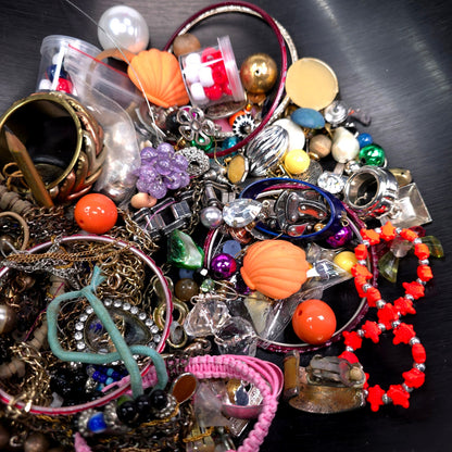 1 lb Vintage to Now Mixed Jewelry Lot Costume Craft Repair Resale JL13